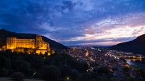 Nachtaufnahme Heidelberg mit Heidelberger Schloss im Vordergrund Nachtaufnahme Heidelberg mit Heidelberger Schloss im Vordergrund