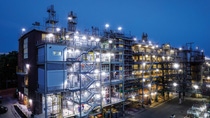 Climate protection is a central component of the BASF strategy. For many years, the company has been continuously reducing its CO2 emissions. For further significant reduction, innovative processes such as methane pyrolysis are developed as part of our Carbon Management R&D Program. In the project funded by the Federal Ministry of Education and Research (Germany), BASF researchers are working on a new reactor concept in which hydrogen can be produced without CO2 emissions. The first milestone has now been reached. Our test facility at the Verbund site in Ludwigshafen (Germany) has started in experimental mode. Climate protection is a central component of the BASF strategy. For many years, the company has been continuously reducing its CO2 emissions. For further significant reduction, innovative processes such as methane pyrolysis are developed as part of our Carbon Management R&D Program. In the project funded by the Federal Ministry of Education and Research (Germany), BASF researchers are working on a new reactor concept in which hydrogen can be produced without CO2 emissions. The first milestone has now been reached. Our test facility at the Verbund site in Ludwigshafen (Germany) has started in experimental mode.