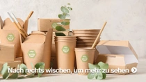 Verschiedene umweltfreundliche Lebensmittelverpackungen aus braunen, biologisch abbaubaren Materialien. Die Verpackungen sind mit dem „ecovio“-Logo versehen. Zwischen den Produkten liegen grüne Blätter. Verschiedene umweltfreundliche Lebensmittelverpackungen aus braunen, biologisch abbaubaren Materialien. Die Verpackungen sind mit dem „ecovio“-Logo versehen. Zwischen den Produkten liegen grüne Blätter.