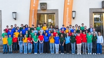 Gruppenfoto der Teilnehmerinnen und Teilnehmer und des Organisationsteams des 61. Landeswettbewerbs „Jugend forscht“ Rheinland-Pfalz vor dem BASF Feierabendhaus
Photo: BASF