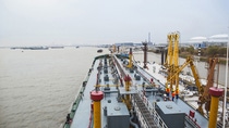 Only ships with double bottoms and double hulls are allowed to berth at the jetties of BASF-YPC Co. Ltd. This requirement contributes to improving the waterway transportation of chemical materials in China, and helps protect the Yangtze River, the ”mother river” of China.