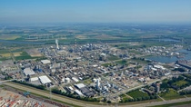Antwerpen, im Norden von Belgien, ist der zweitgrößte Produktionsstandort der BASF. Der Verbundstandort steht in direkter Verbindung mit der Nordsee, dem Antwerpener Hafen und dem europäischen Hinterland.  BASF Antwerpen ist ca. sechs Quadratkilometer groß und zählt 50 Produktionsanlagen, verteilt über 15 integrierte Wertschöpfungsketten.