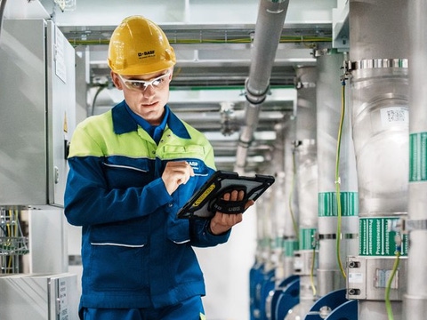 Plant tour through the new electrolysis plant. Photo: BASF SE