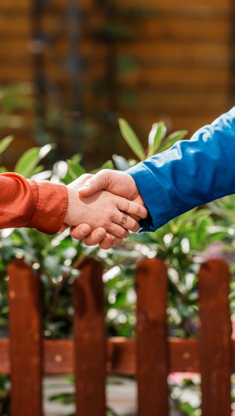 Nachbarschaftsfoto mit BASF-Mitarbeiter und Anwohner Nachbarschaftsfoto mit BASF-Mitarbeiter und Anwohner