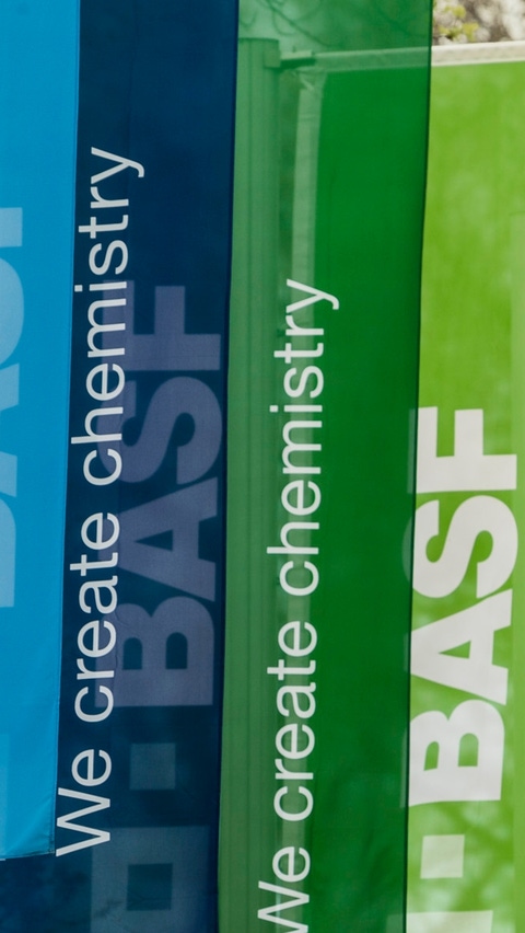 BASF Gesellschaftshaus Fahnen BASF Gesellschaftshaus Fahnen