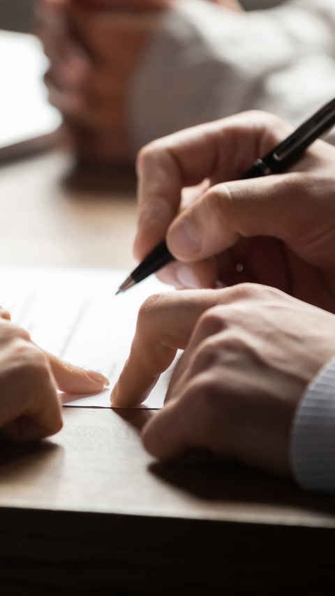 Solicitor pointing at insurance contract showing male client where to write signature sign sale purchase employment agreement at meeting make financial business deal, bank loan service, close up view; Shutterstock ID 1492615181; Jobnummer: 022007; Projekt: PrÃ¤sentation; Endkunde: BASF SE, EV/K, Alex Heusener; Sonstiges: BASF SE, ESI/K Matthias Baque