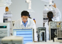 At the Innovation Campus in Shanghai, more than 450 R&D employees are working together to guide formulation and performance evaluation in order to tackle challenges for local customers and innovate for the future. The Material Physics and Analytics team provides strong support to the R&D activities on advanced materials and sustainable solutions. At the Innovation Campus in Shanghai, more than 450 R&D employees are working together to guide formulation and performance evaluation in order to tackle challenges for local customers and innovate for the future. The Material Physics and Analytics team provides strong support to the R&D activities on advanced materials and sustainable solutions.