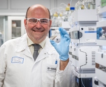 Forscher Stefan Lamotte in seinem Labor.