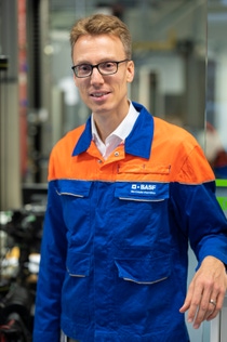 Bernhard von Vacano in the physical lab.