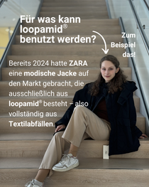 Eine Frau sitzt auf einer Treppe und ein Pfeil zeigt auf die Jacke die sie an hat, das ein Beispiel für ein Produkt aus recycelten Textilabfällen ist. Eine Frau sitzt auf einer Treppe und ein Pfeil zeigt auf die Jacke die sie an hat, das ein Beispiel für ein Produkt aus recycelten Textilabfällen ist.