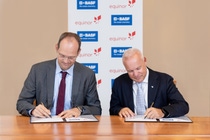 Dirk Elvermann, CFO und CDO der BASF, und Anders Opedal, Präsident und CEO von Equinor, bei der Unterzeichnung des zehnjährigen Erdgasliefervertrags.
Foto: Equinor und BASF
Dirk Elvermann, CFO und CDO der BASF, und Anders Opedal, Präsident und CEO von Equinor, bei der Unterzeichnung des zehnjährigen Erdgasliefervertrags.
Foto: Equinor und BASF