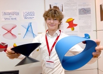 Landessieger Mathematik/Informatik: Jakob Fuß: Varianten von Serras verdrehter Ellipsenfläche (Otto-Schott-Gymnasium, Mainz-Gonsenheim)
Photo: BASF