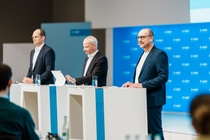 Annual Press Conference for the full year 2025, Dr. Dirk Elvermann, Chief Financial Officer (left), Dr. Markus Kamieth, Chairman of the Board of Executive Directors (center). 
Photo: BASF SE