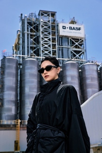 The first jacket made of loopamid® in front of the loopamid plant in Shanghai, China.
Photo: BASF The first jacket made of loopamid® in front of the loopamid plant in Shanghai, China.
Photo: BASF