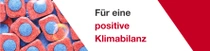 Rote und blaue Spülmaschinentabs. Ein Lichtwirbel schwebt über den Tabs. Der Text auf dem Bild lautet: „Eine positive Klimabilanz.“ Rote und blaue Spülmaschinentabs. Ein Lichtwirbel schwebt über den Tabs. Der Text auf dem Bild lautet: „Eine positive Klimabilanz.“