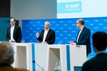 Annual Press Conference for the full year 2025, Dr. Dirk Elvermann, Chief Financial Officer (left), Dr. Markus Kamieth, Chairman of the Board of Executive Directors (center). 
Photo: BASF SE