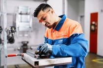 Berufefotos für Karriereseite (unterschiedliche Ausbildungs-berufe in unterschiedlichen Situationen) Uhrzeit, gem. Absprache mit Fr. Umhauer Dauer: nach Aufwand